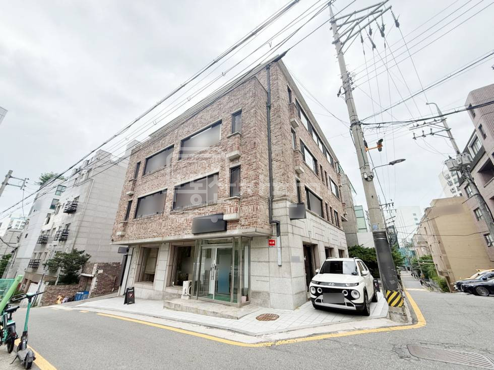 서울 서초구 서초동 무권리, 남부터미널역 8분, 역세권, 지하1층 임대 월세 매물번호 31727 사진 2
