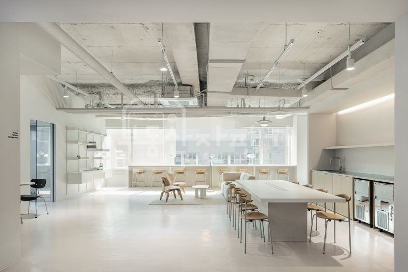 서울 강남구 역삼동 무권리, 대로변, 인테리어, 강남역 도보6분, 10층 임대 월세 매물번호 26720 사진 1