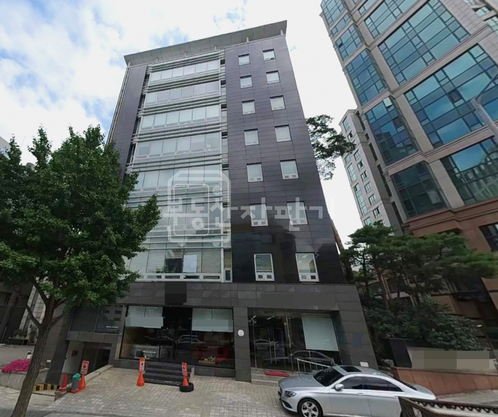 서울 강남구 논현동 무권리, 대로변, 학동역7분, 5층 임대 월세 매물번호 31988 사진 1
