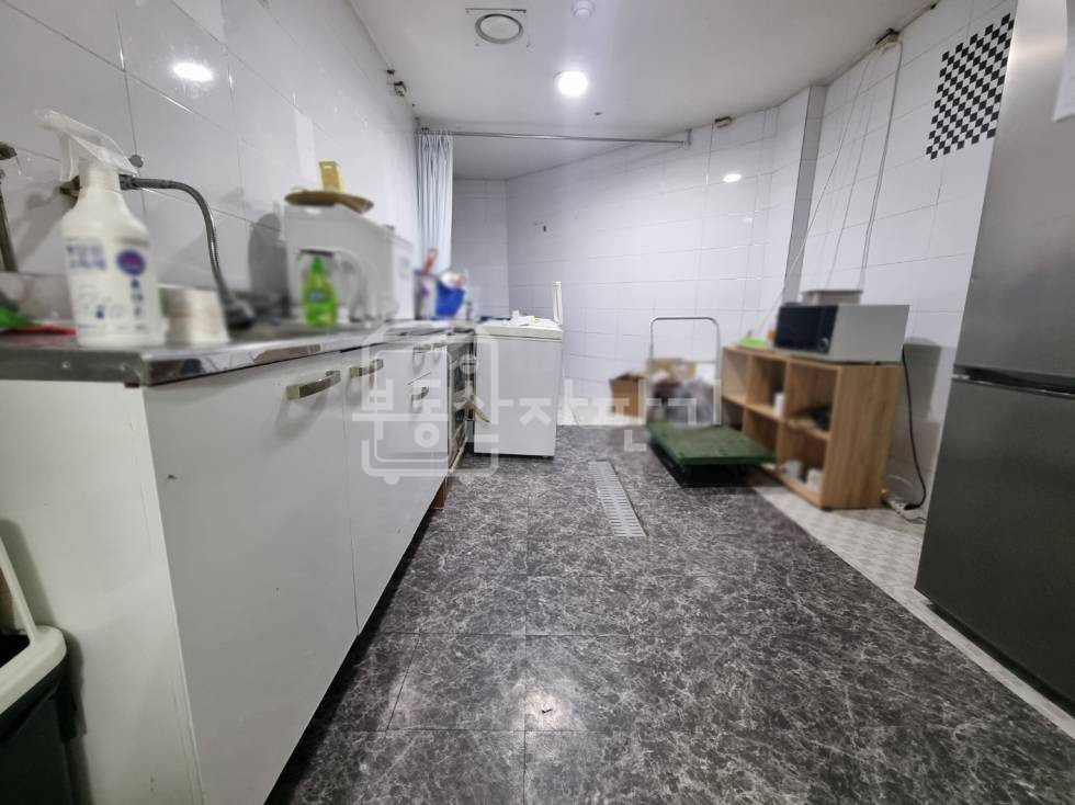 서울 강남구 역삼동 무권리, 언주/신논현역 도보 7분, 역세권, 지하1층 임대 월세 매물번호 28591 사진 4