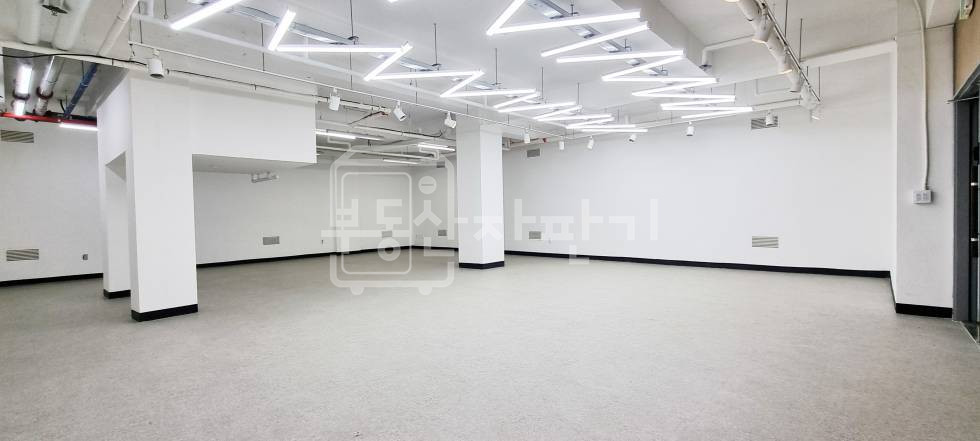 서울 강남구 논현동 무권리 강남구청역 도보 5분 역세권 코너건물 이면도로 지하 2층 월세 매물번호 32296 사진 2