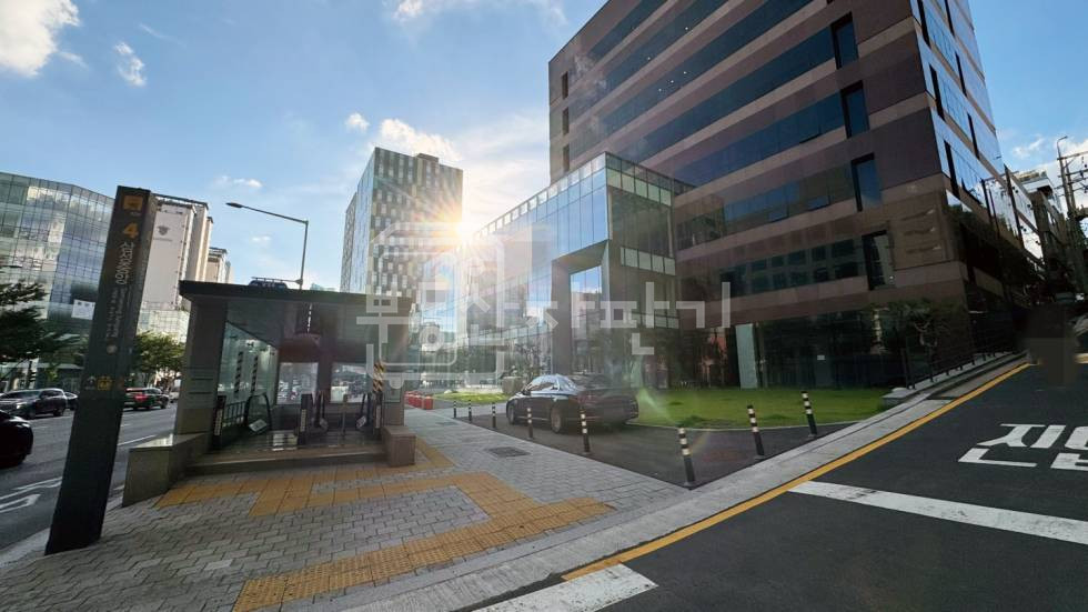 서울 강남구 삼성동 삼성중앙역 1분, 초역세권, 대로변, 코너건물, 1층~2층 연층 임대 월세 매물번호 32355 사진 2