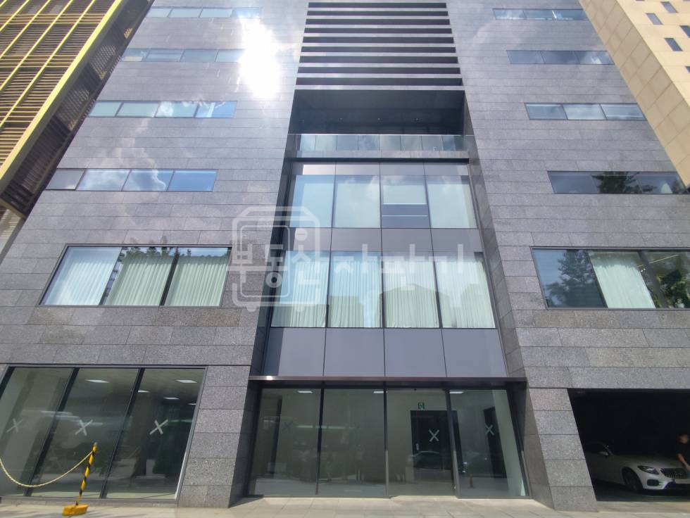 서울 강남구 청담동 무권리, 압구정로데오역 4분, 역세권, 1층 임대 월세 매물번호 31752 사진 2