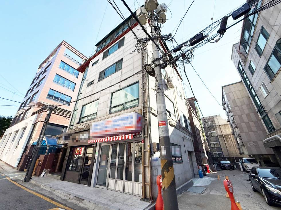 서울 서초구 반포동 무권리 신논현타워 인근 신논현역 도보 2분 초역세권 2층 임대 월세 매물번호 31804 사진 1