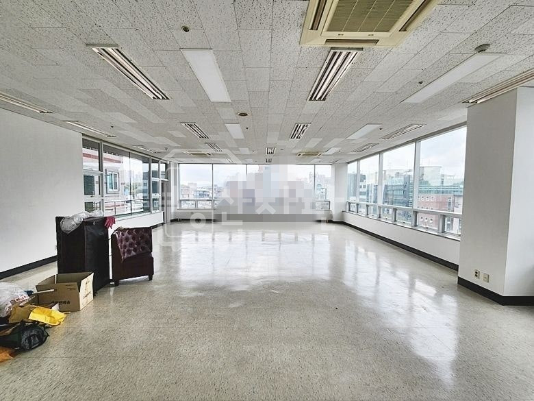 서울 광진구 능동 무권리, 대로변, 군자역 도보1분, 5층 임대 월세 매물번호 32646 사진 1