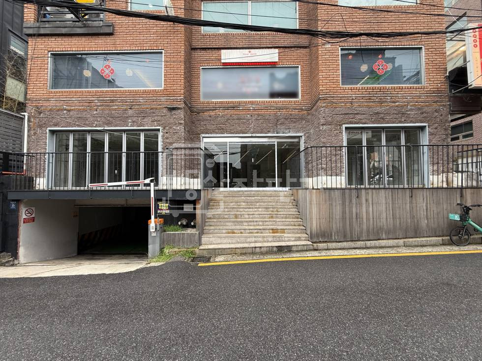 서울 강남구 신사동 무권리, 가로수길 인근, 1층 임대 월세 매물번호 31240 사진 1