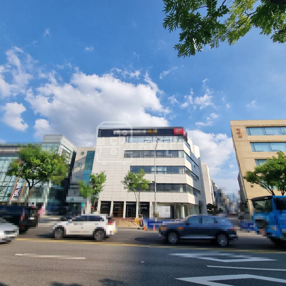 서울 강남구 신사동 무권리 압구정역 도보 10분 신사동 주민센터 인근 대로변 2층 월세 매물번호 32680 사진 2