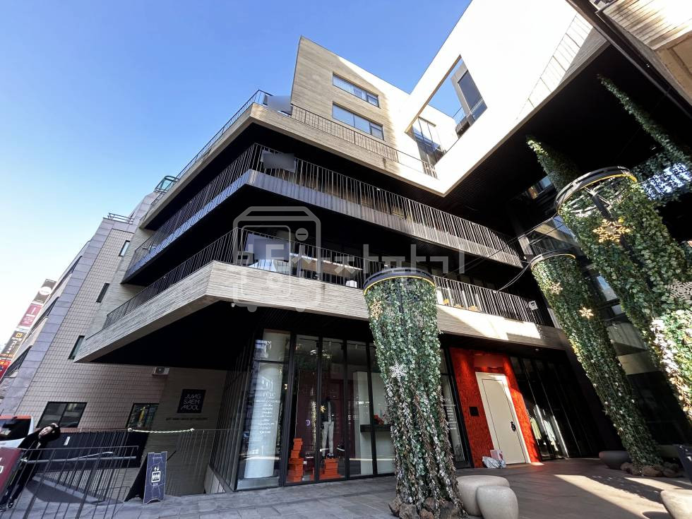 서울 강남구 청담동 청담동 명품거리 먹자상권 메인 유동인구 많은 이면도로 건물외관 최상 2층 월세 매물번호 32581 사진 2