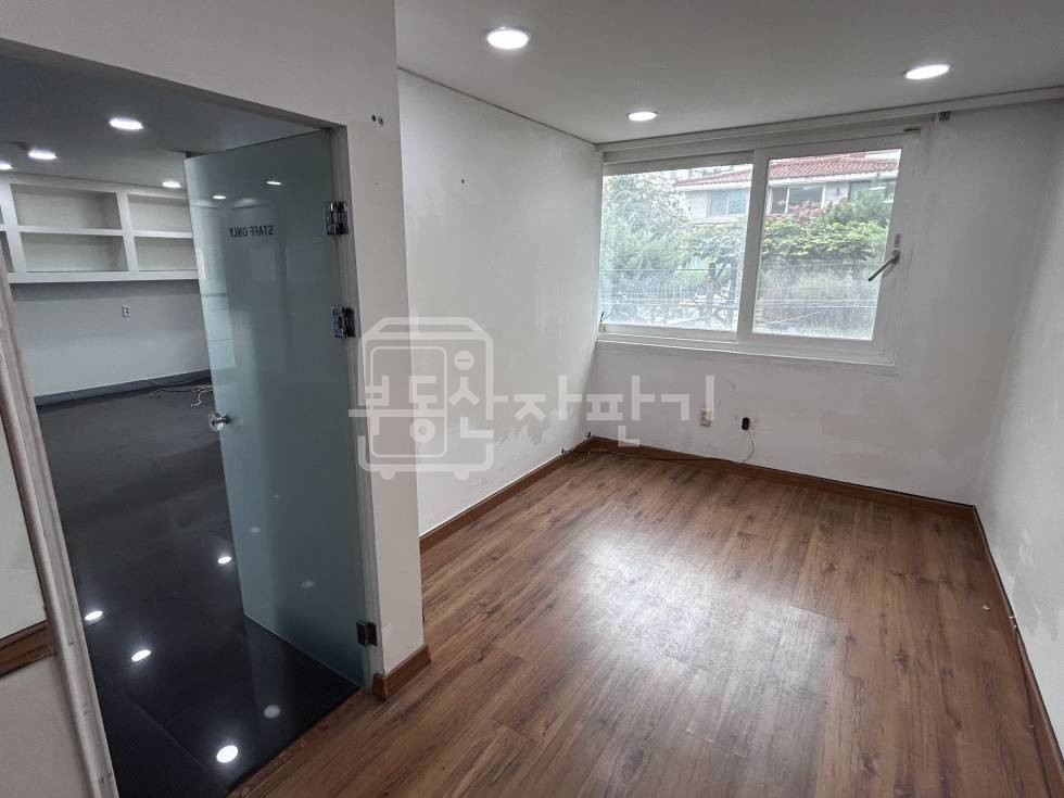 서울 강남구 논현동 언주역 도보 6분 역세권 무권리 이면 코너건물 2층 임대 월세 매물번호 32579 사진 3
