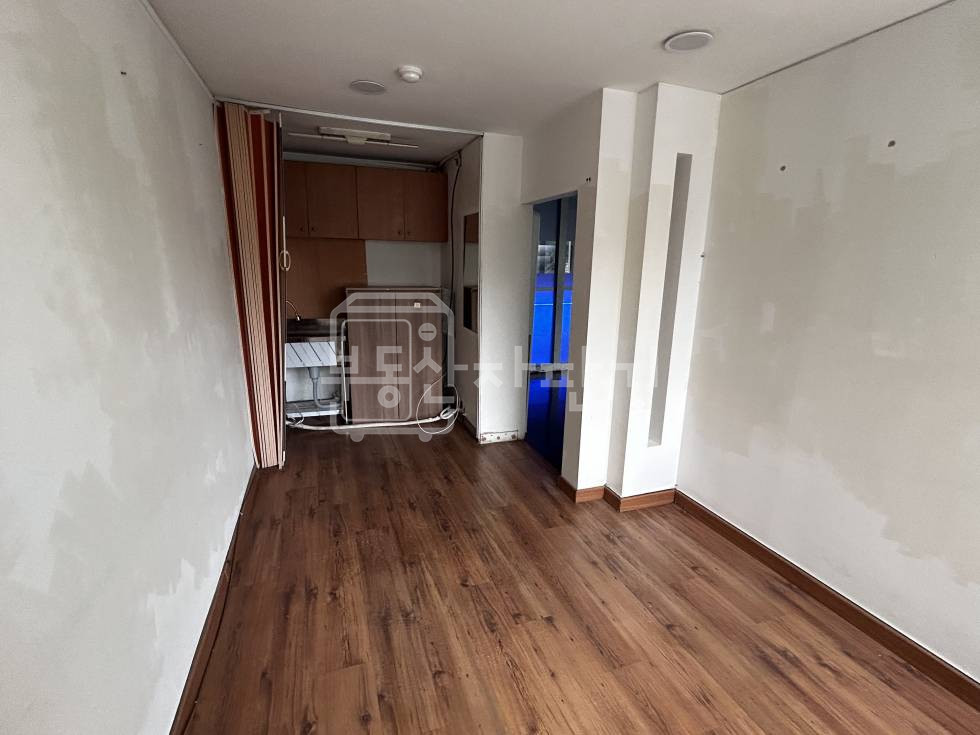 서울 강남구 논현동 언주역 도보 6분 역세권 무권리 이면 코너건물 2층 임대 월세 매물번호 32579 사진 4