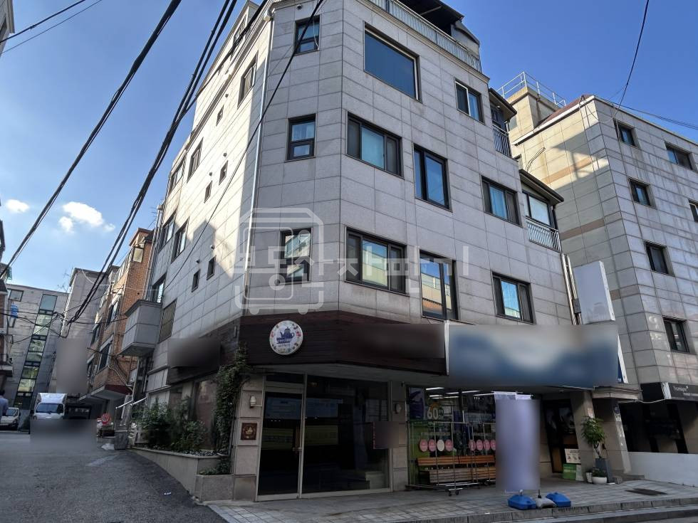 서울 서초구 반포동 신논현역 도보 6분 역세권 코너건물 무권리 인근주차장있는 지하1층 임대 월세 매물번호 32461 사진 1