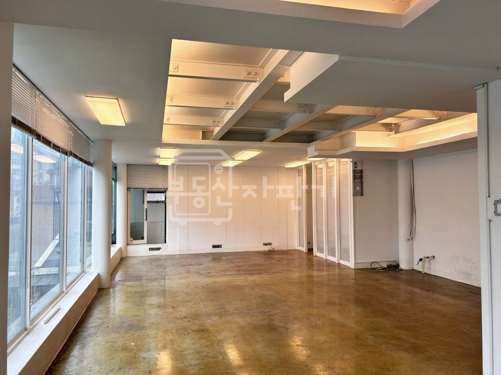 서울 강남구 청담동 수인분당선 압구정로데오역 도보 13분 4층 중소형 사무실 일부입니다. 월세 매물번호 28982 사진 5