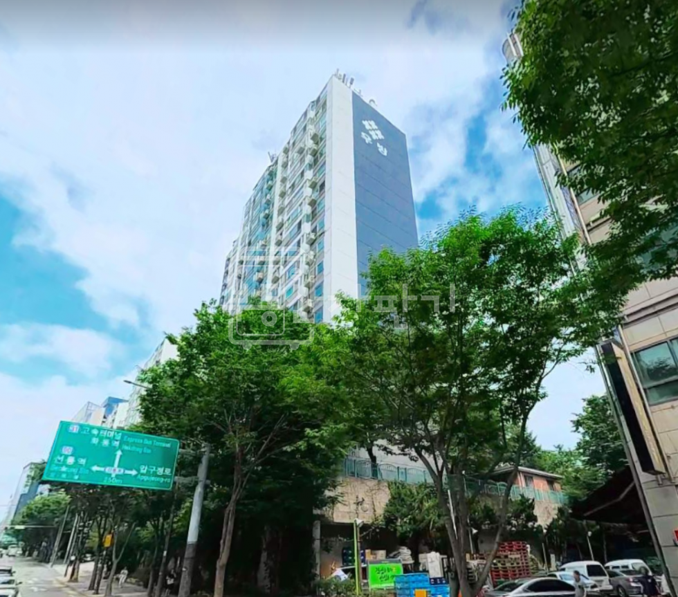 서울 강남구 청담동 청담우방, 계단식 방3, 귀한 특올수리 25, 언북초 3분, 강남구청역 초역세권, 거주만족도 높은 단지 전세 매물번호 32700 사진 1