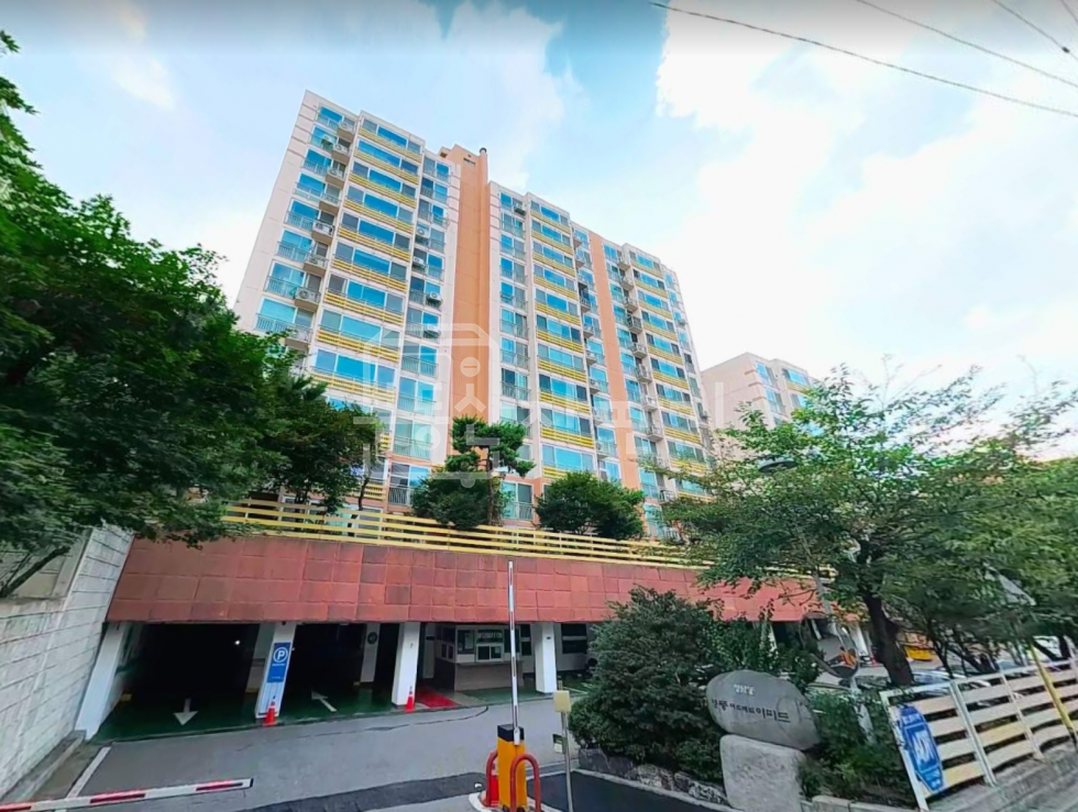 서울 강남구 청담동 청담영풍마드레빌, 계단식 방3, 확장수리,쓰리베이,필로티1층,층간소음스트레스ZERO,언북초 맞은편 매매 매물번호 32711 사진 1