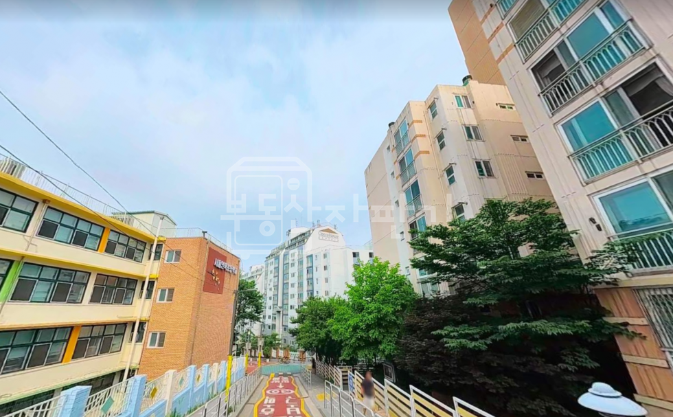 서울 강남구 청담동 청담영풍마드레빌, 계단식 방3, 확장수리,쓰리베이,필로티1층,층간소음스트레스ZERO,언북초 맞은편 매매 매물번호 32711 사진 3