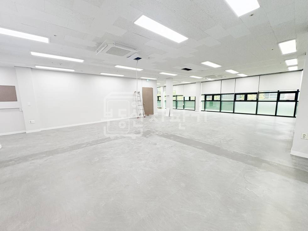 서울 강남구 논현동 무권리, 강남구청역,선정릉역 7분, 역세권, 대로변 4층 임대 월세 매물번호 32657 사진 3