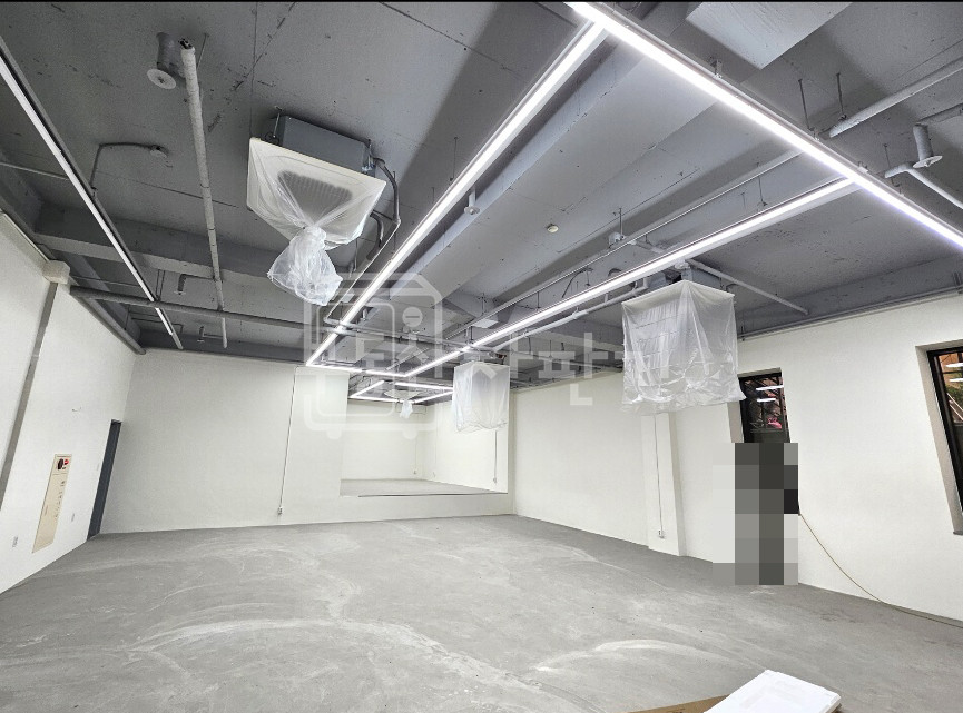 서울 강남구 논현동 무권리,강남구청/학동역 7분, 역세권, 1층 임대 월세 매물번호 28734 사진 1