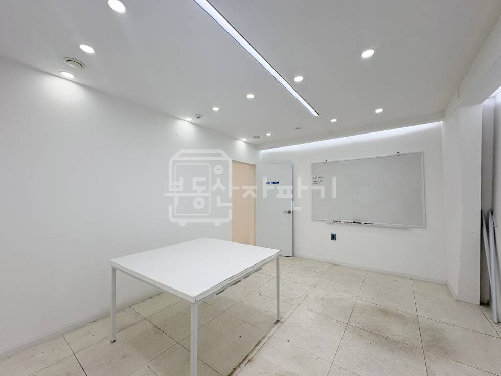 서울 강남구 논현동 무권리, 강남구청/선정릉역 7분, 역세권, 대로변,1층 임대 월세 매물번호 23843 사진 7