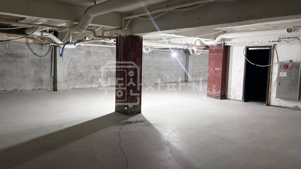 서울 강남구 논현동 무권리, 강남구청역,선정릉역 7분, 역세권, 대형평수 지하1층 임대 월세 매물번호 17601 사진 4