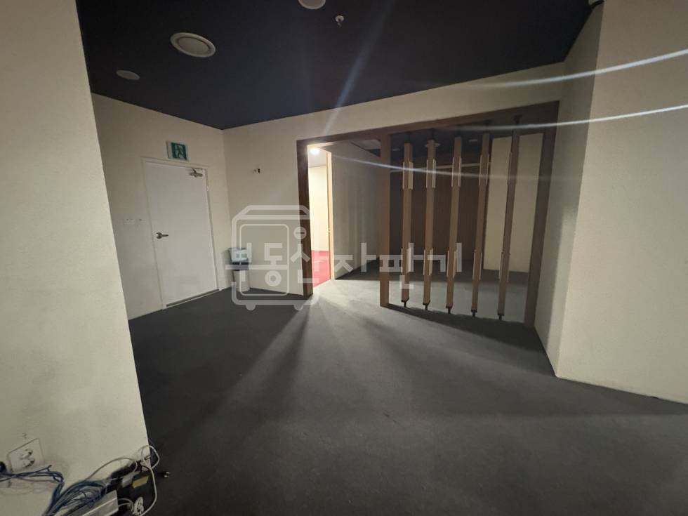 서울 강남구 논현동 강남구청역 2분, 초역세권, 지하1층 임대. 월세 매물번호 32413 사진 1