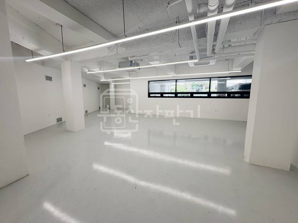 서울 강남구 논현동 강남구청역 도보 7분 코너건물 이면도로, 지하 1층 리모델링 후 첫 입주 월세 매물번호 29605 사진 6