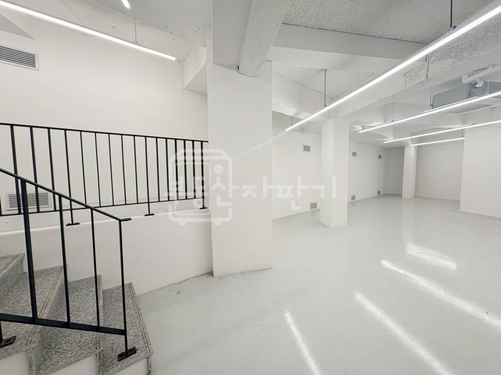 서울 강남구 논현동 강남구청역 도보 7분 코너건물 이면도로, 지하 1층 리모델링 후 첫 입주 월세 매물번호 29605 사진 7