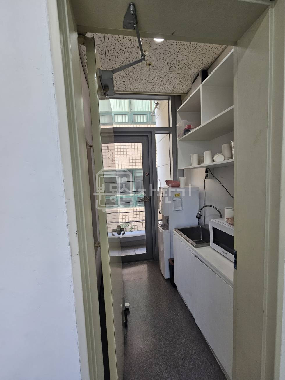 서울 강남구 논현동 학동역 도보 2분 초역세권 대로변 건물깔끔한 테라스 있는 무권리 3층 임대 월세 매물번호 32439 사진 6