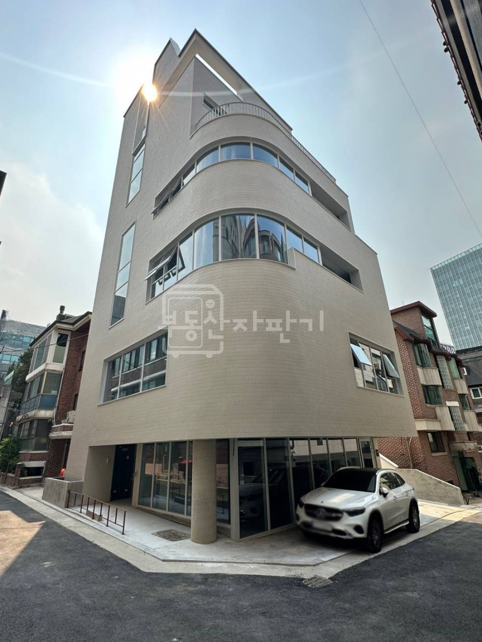 서울 강남구 논현동 신사역 도보 6분 역세권 층고 6.3M 복층 가능한 신축 지하 1층 임대 월세 매물번호 31340 사진 1