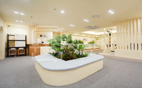 서울 강남구 역삼동 뱅뱅사거리 인근 대로변 인테리어 최상 코너 건물 지하 1층 임대 월세 매물번호 30293 사진 1