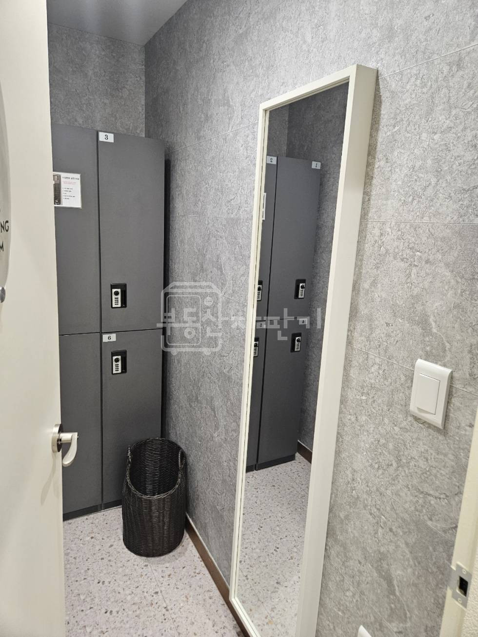 서울 강남구 역삼동 뱅뱅사거리 인근 대로변 인테리어 최상 코너 건물 지하 1층 임대 월세 매물번호 30293 사진 6