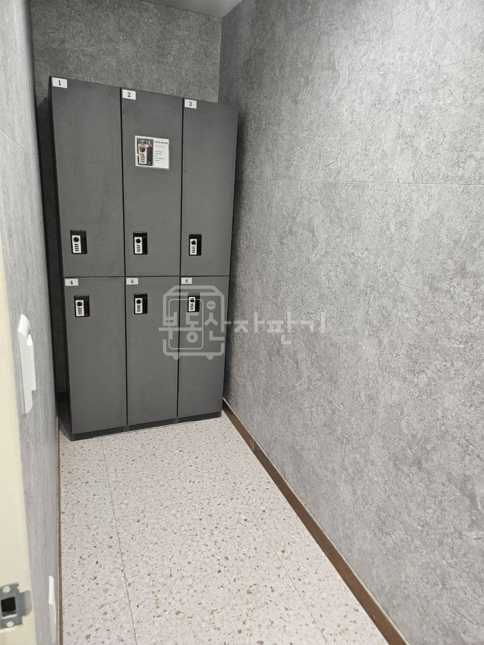 서울 강남구 역삼동 뱅뱅사거리 인근 대로변 인테리어 최상 코너 건물 지하 1층 임대 월세 매물번호 30293 사진 7