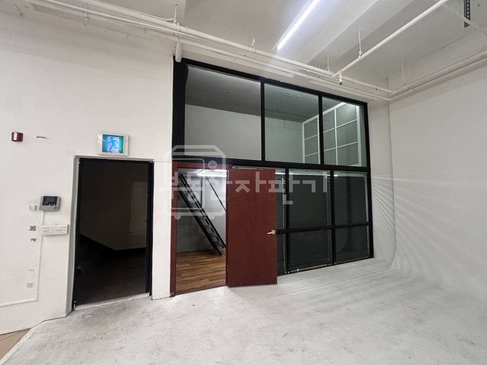 서울 강남구 역삼동 무권리, 역삼역 7분, 역세권, 높은층고, 지하2층 임대 월세 매물번호 30042 사진 3