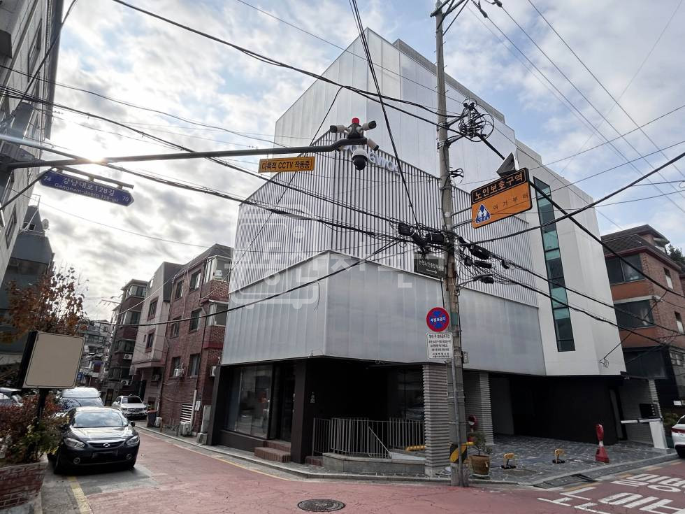 서울 강남구 논현동 무권리, 학동역 5분, 역세권, 지하 1층 임대 월세 매물번호 25614 사진 2