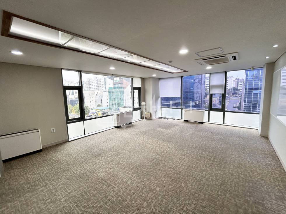 서울 강남구 역삼동 뱅뱅사거리 인근 대로변 방 많은 6층 사무실 임대 월세 매물번호 29182 사진 2