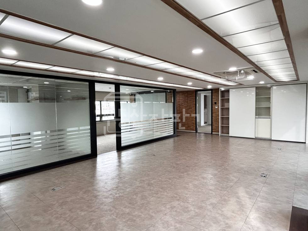 서울 강남구 역삼동 뱅뱅사거리 인근 대로변 방 많은 6층 사무실 임대 월세 매물번호 29182 사진 3
