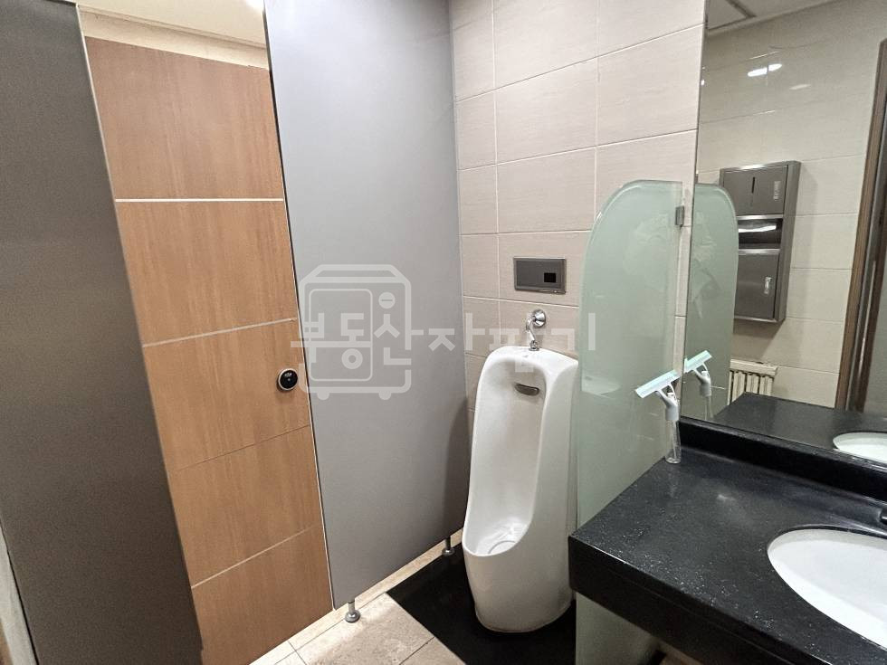 서울 강남구 역삼동 뱅뱅사거리 인근 대로변 방 많은 6층 사무실 임대 월세 매물번호 29182 사진 4