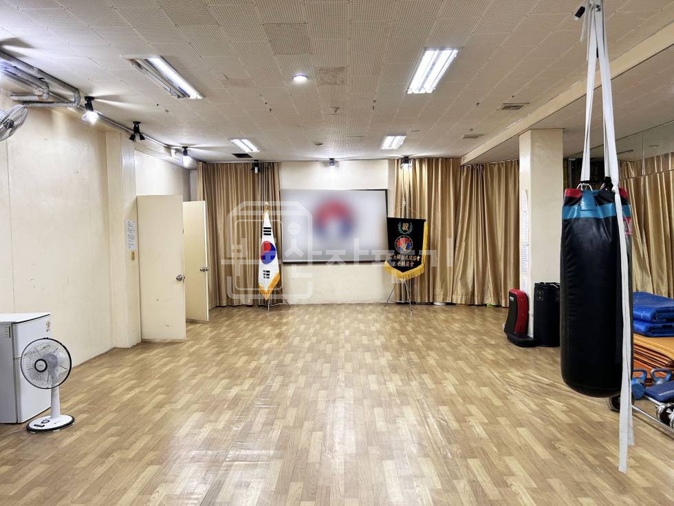 서울 강남구 대치동 삼성역 도보 2분 즉시입주 가능한 지하 1층 상가 임대 월세 매물번호 13901 사진 1