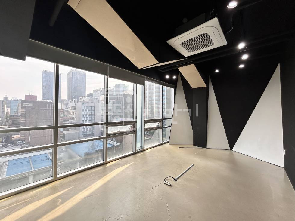 서울 강남구 역삼동 2호선 역삼역 도보 3분거리 초역세권 대로변 건물 6층 임대 월세 매물번호 29027 사진 1