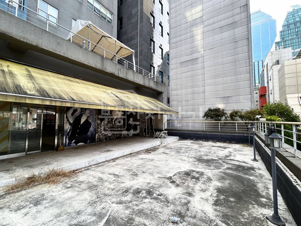 서울 강남구 역삼동 2호선 역삼역 도보 3분거리 초역세권 대로변 건물 1층 임대 월세 매물번호 29020 사진 4