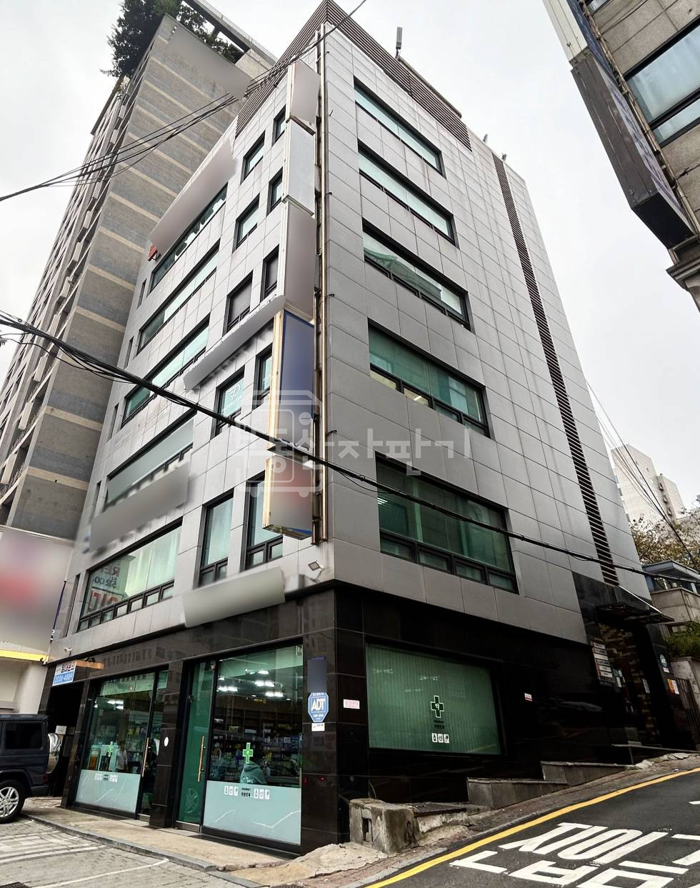 서울 강남구 논현동 9호선 언주역 도보 1분 초역세권 대로변에 위치한 인테리어 깔끔 5층 임대 월세 매물번호 28940 사진 2