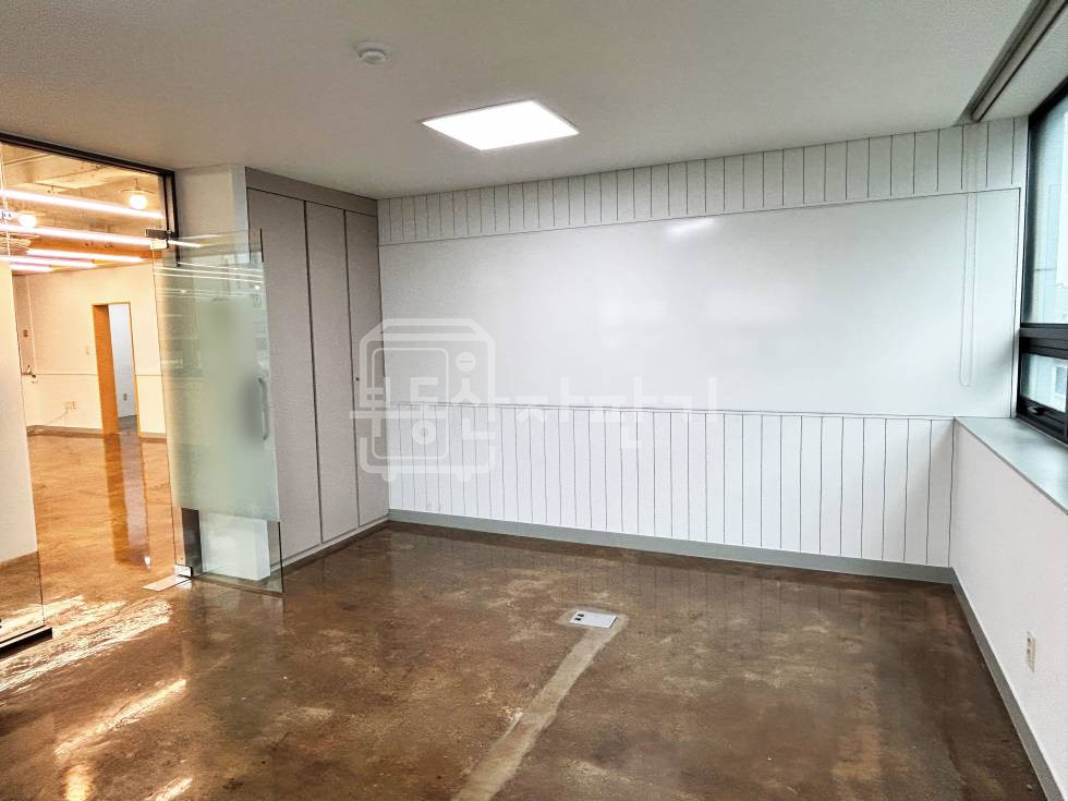 서울 강남구 논현동 9호선 언주역 도보 1분 초역세권 대로변에 위치한 인테리어 깔끔 5층 임대 월세 매물번호 28940 사진 4