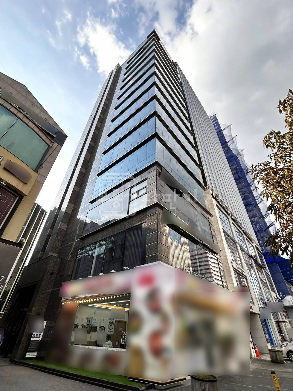 서울 서초구 반포동 논현역 도보 1분 초역세권 대로변,인테리어 깔끔한 10층 사무실 월세 매물번호 28917 사진 1