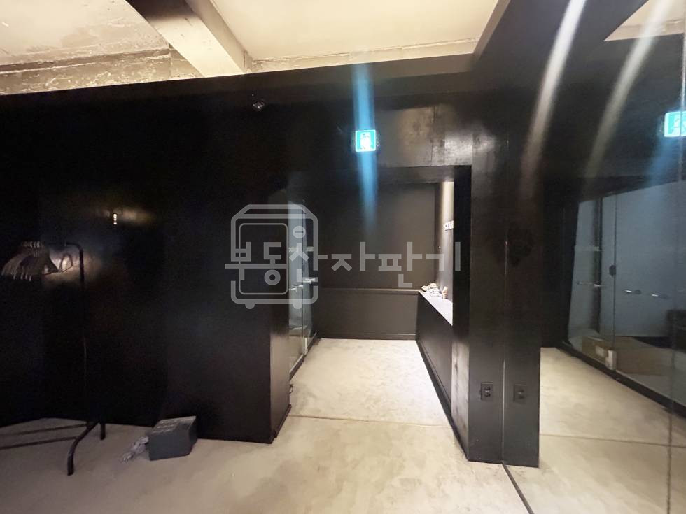 서울 강남구 논현동 강남구청역 2분, 초역세권, 코너건물, 지하1층 임대 월세 매물번호 32288 사진 6