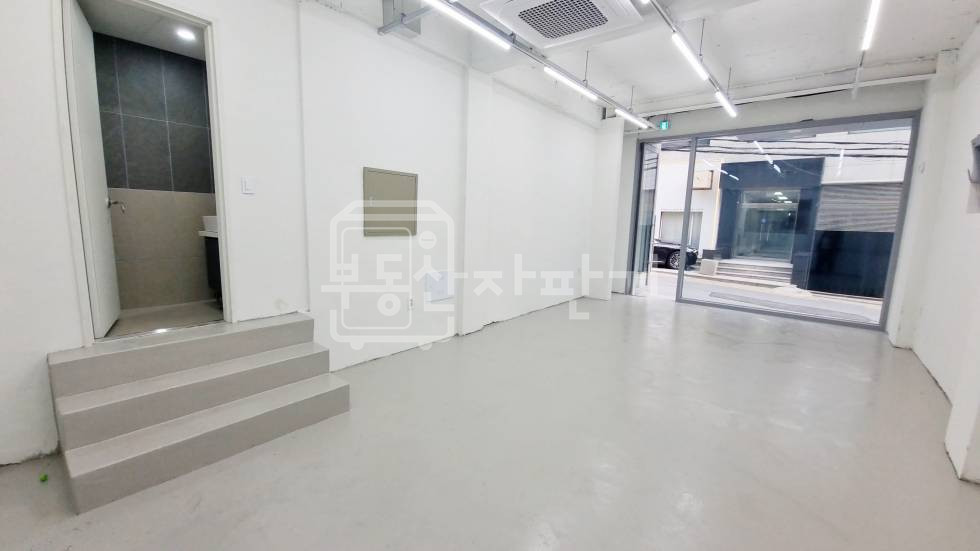 서울 강남구 논현동 리모델링후 첫 입주, 언주역 2분, 초역세권, 1층 임대 월세 매물번호 31638 사진 2