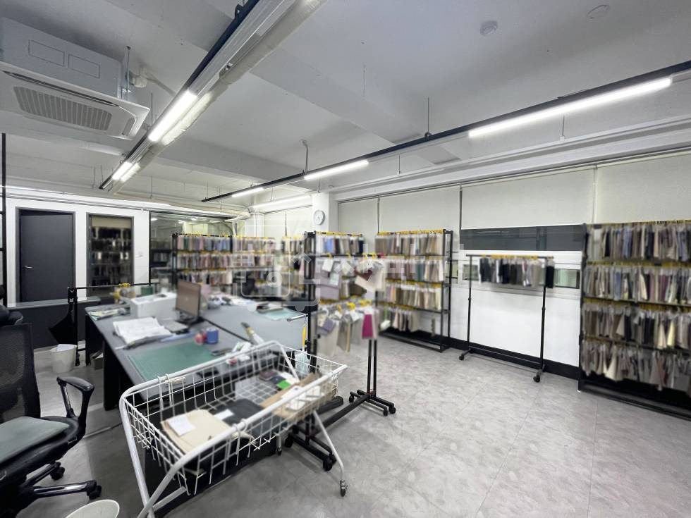 서울 강남구 논현동 무권리, 논현역 6분, 역세권, 2층 임대 월세 매물번호 32557 사진 1