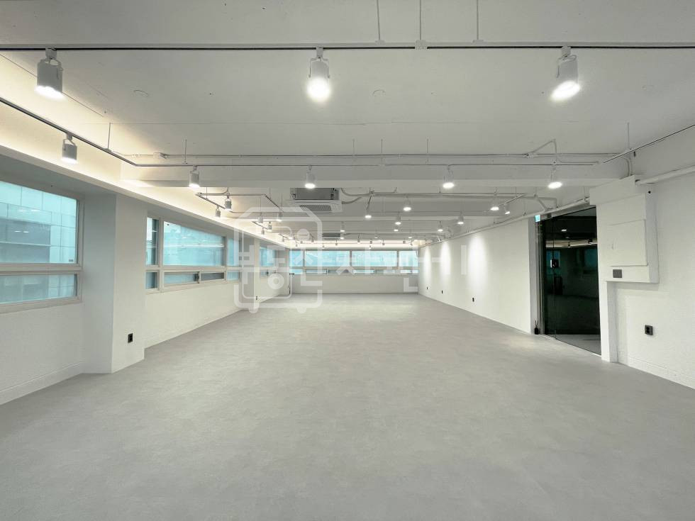 서울 강남구 논현동 무권리, 논현역 6분, 역세권, 4층 임대 월세 매물번호 32558 사진 1