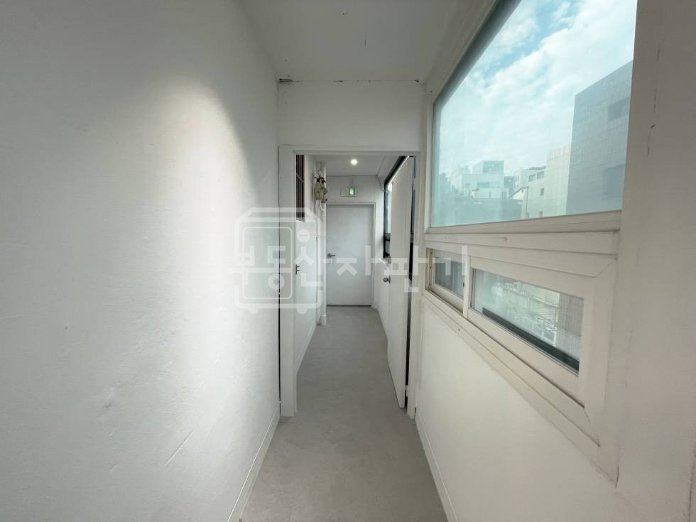 서울 강남구 논현동 무권리, 논현역 6분, 역세권, 4층 임대 월세 매물번호 32558 사진 2