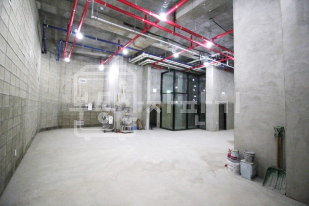 서울 강남구 역삼동 무권리, 역삼역 8분, 역세권, 층고5m, 지하1층 임대 월세 매물번호 25092 사진 6