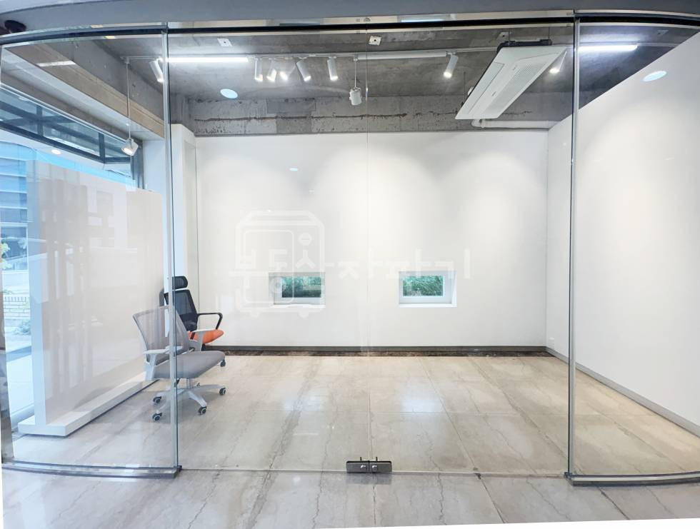 서울 강남구 논현동 무권리, 학동역 4분, 역세권, 1층 임대 월세 매물번호 31582 사진 1