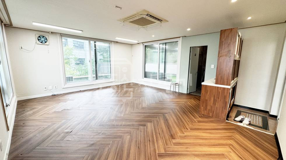 서울 강남구 청담동 청담동 아파트단지내 사무실, 무권리 주차1대. 월세 매물번호 22384 사진 2
